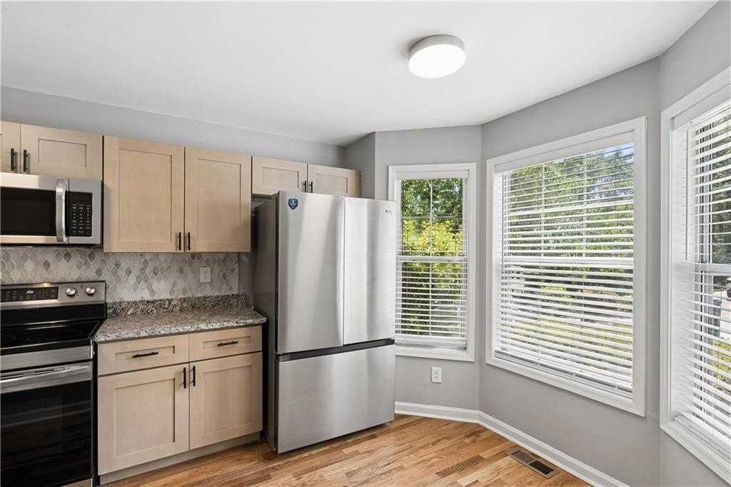 5200 Laurel Bridge Dr Se - Photo 4 of 29