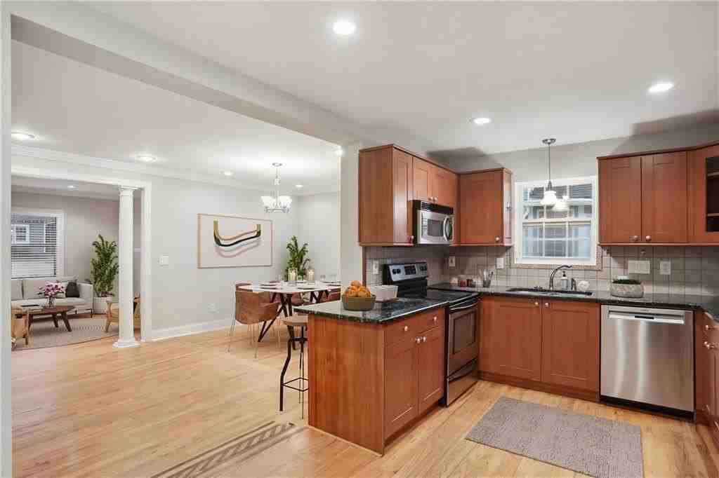 99 Bates Ave Ne - Photo 7 of 25