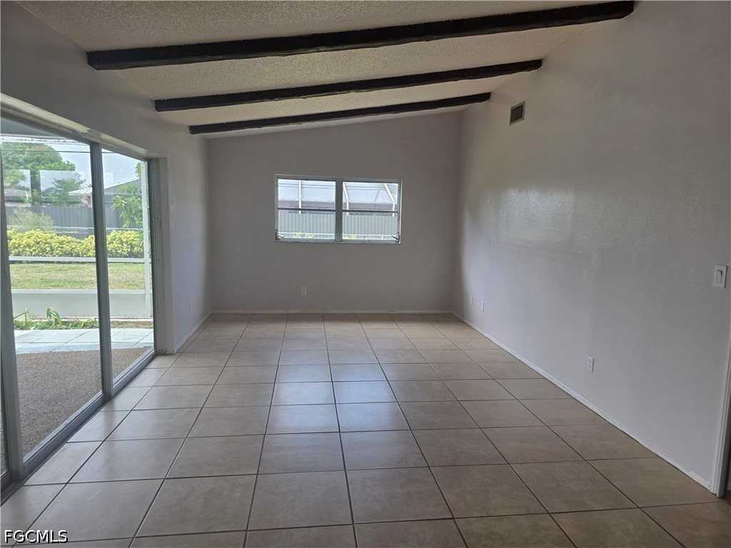 1542 Canal St - Photo 4 of 10