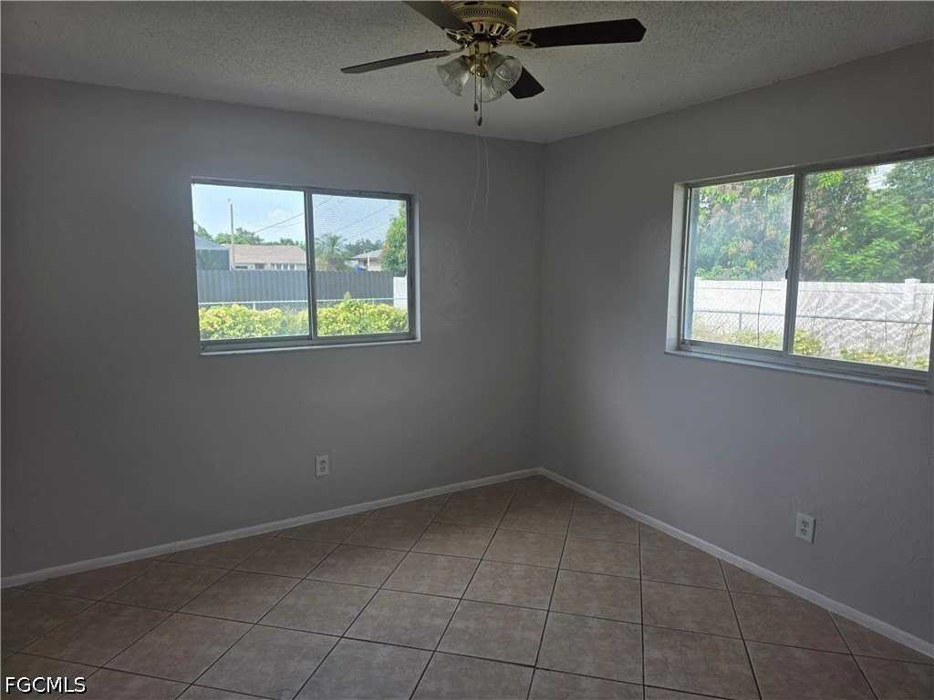 1542 Canal St - Photo 5 of 10