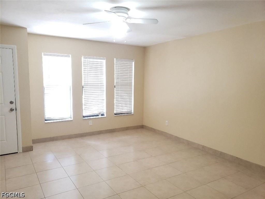 405 Se Van Loon Ter #C - Photo 2 of 14
