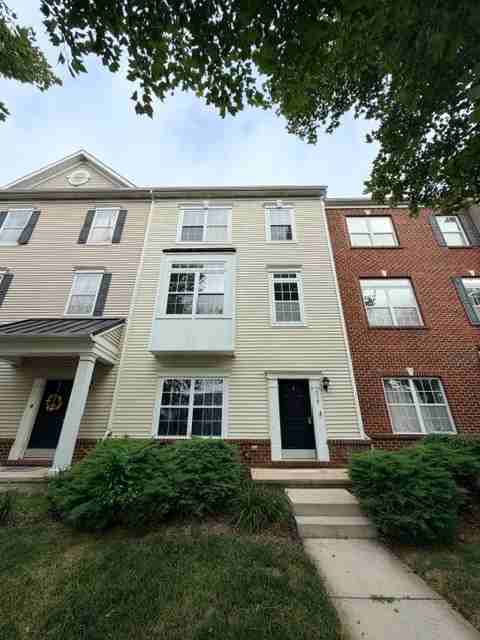 319 S Parkway Dr #1 - Photo 2 of 31