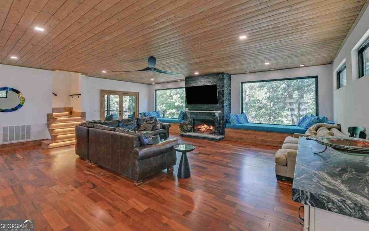 675 Freedom Heights Dr - Photo 6 of 49