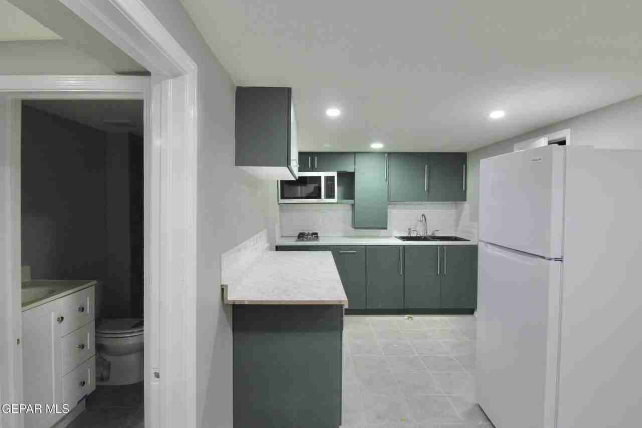 1408 Arizona Ave #C - Photo 7 of 18