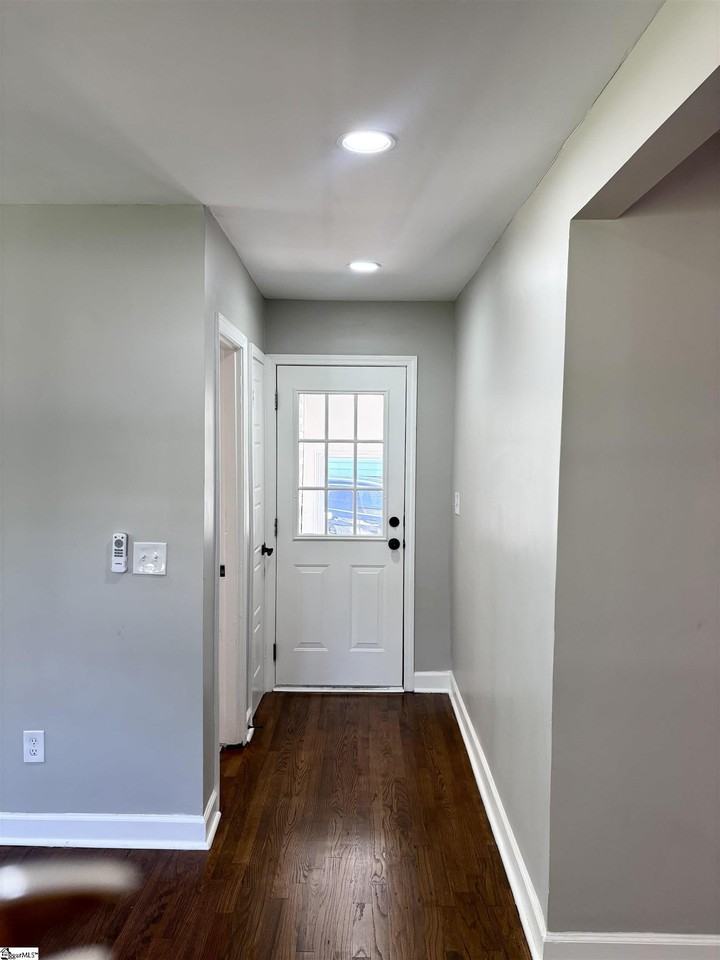 30 Fleetwood Dr - Photo 3 of 17