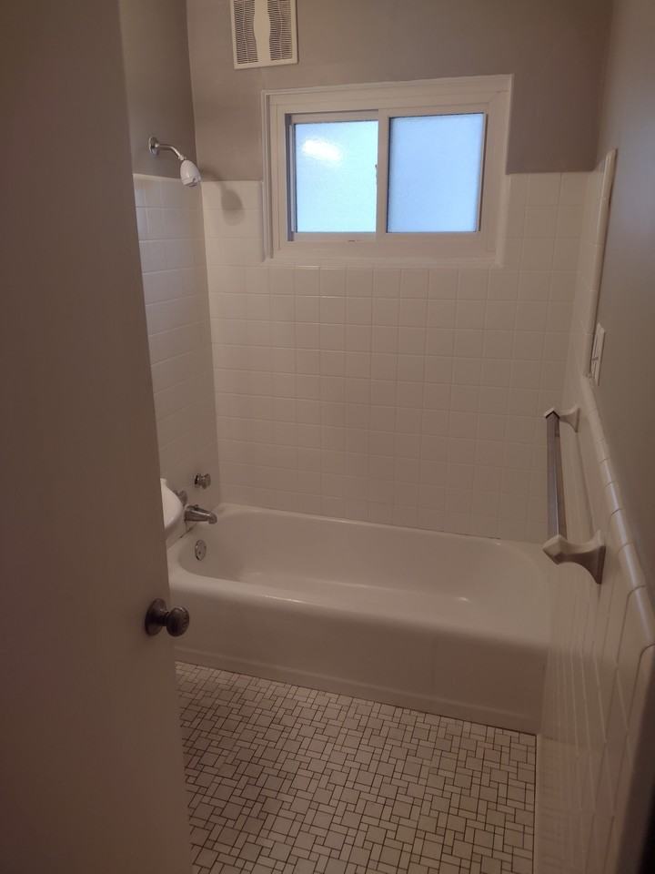 1914 Hopkins Ave #1914 - Photo 6 of 10