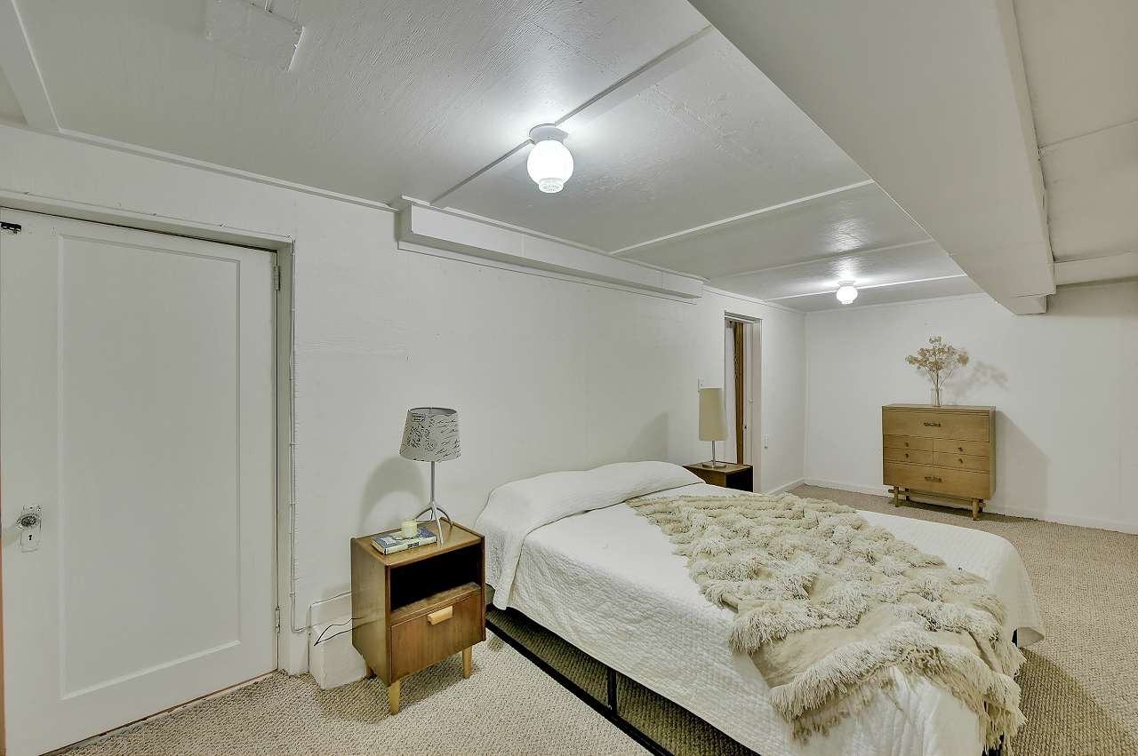 881 West 20th Avenue - Photo 2 of 11