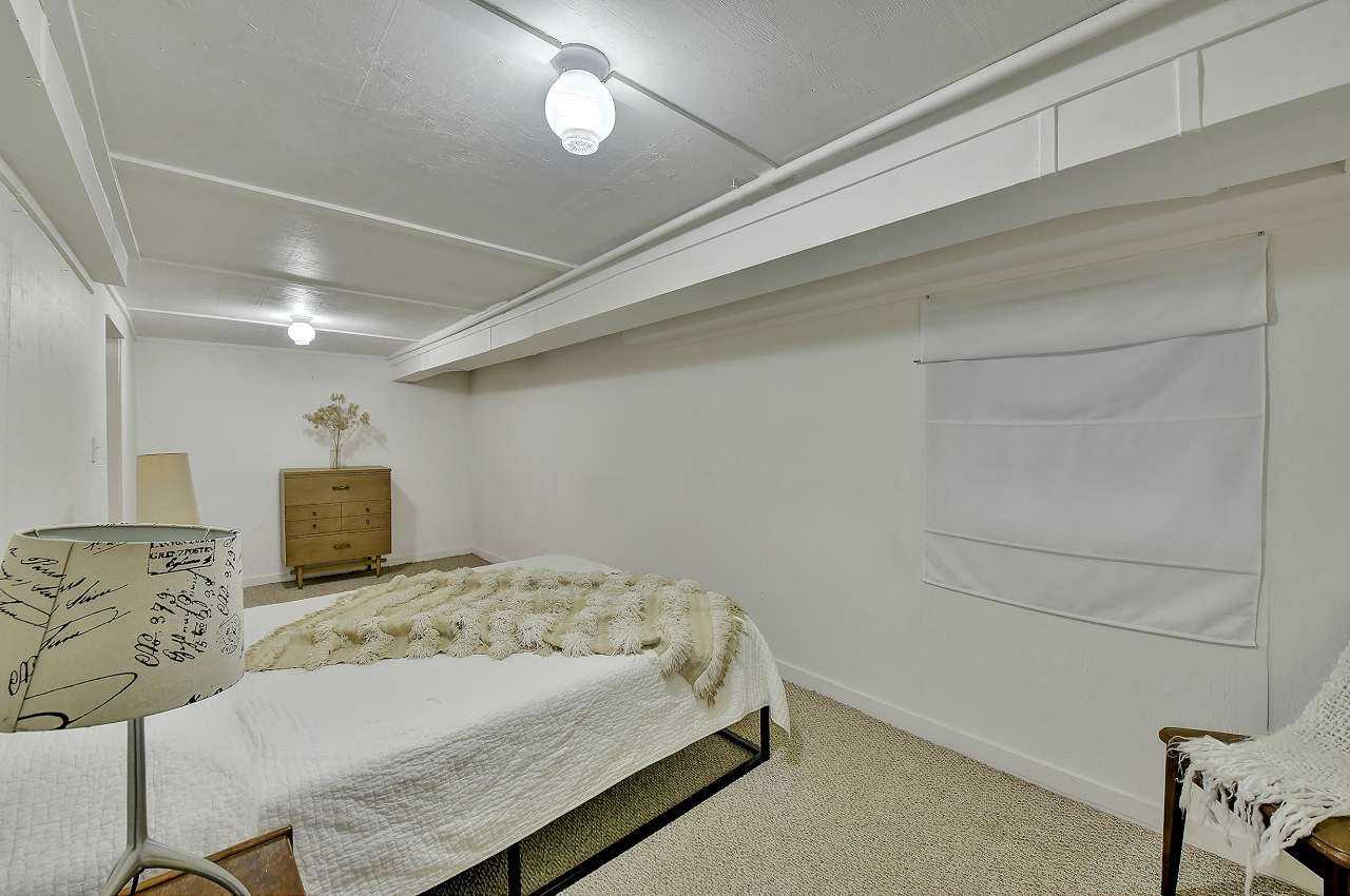 881 West 20th Avenue - Photo 6 of 11