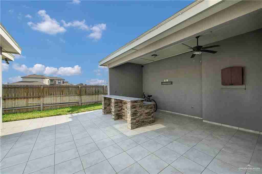 2410 Colvin Ave - Photo 4 of 33