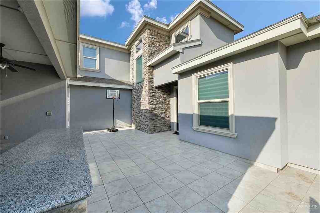 2410 Colvin Ave - Photo 5 of 33