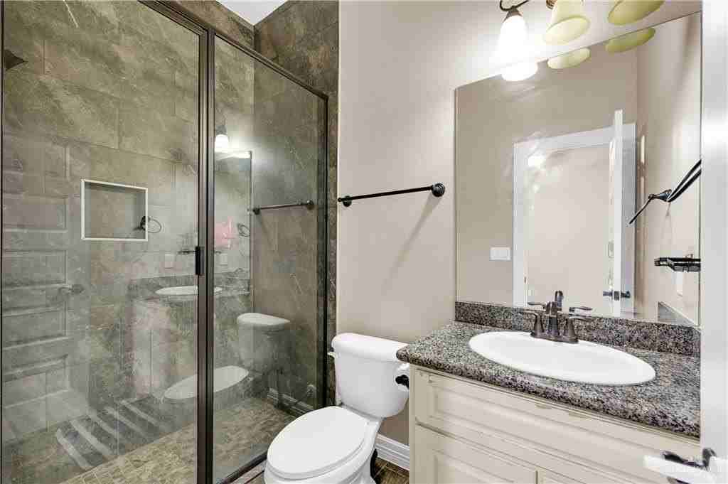 2410 Colvin Ave - Photo 6 of 33