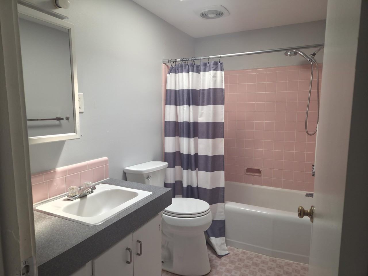765 Douglas St - Photo 7 of 11