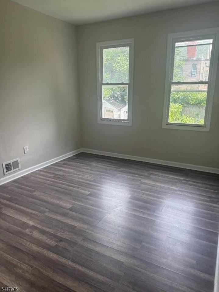 186 N 17th St #1 - Photo 4 of 11