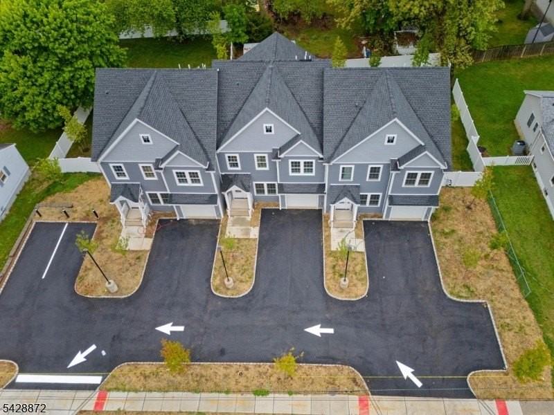 8 Travers Ave