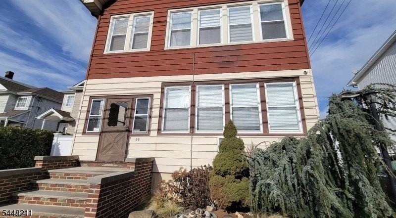 39 Alden St #3