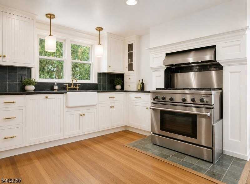 28 Franklin Pl - Photo 2 of 7