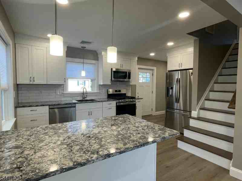 58 Hastings Ave - Photo 2 of 33