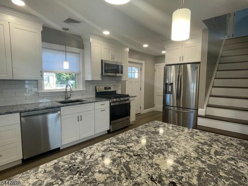 58 Hastings Ave - Photo 3 of 33