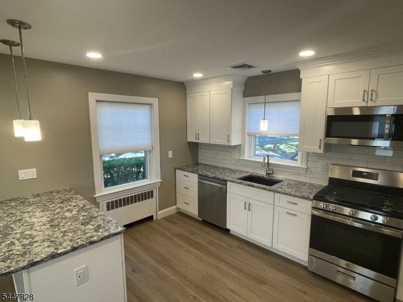 58 Hastings Ave - Photo 4 of 33