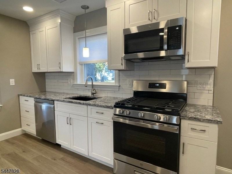 58 Hastings Ave - Photo 7 of 33