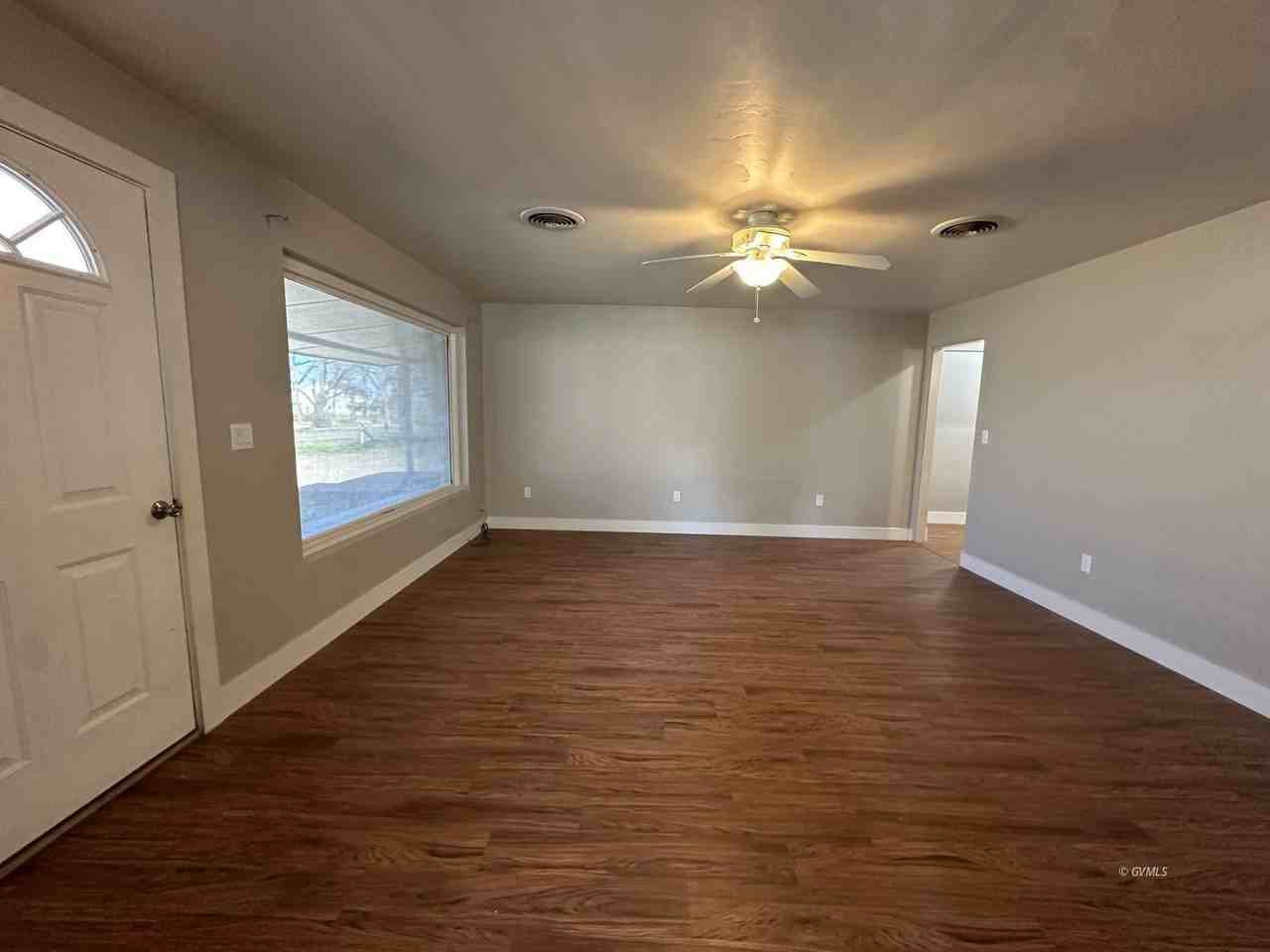 2883 N Bigler Ave - Photo 5 of 29