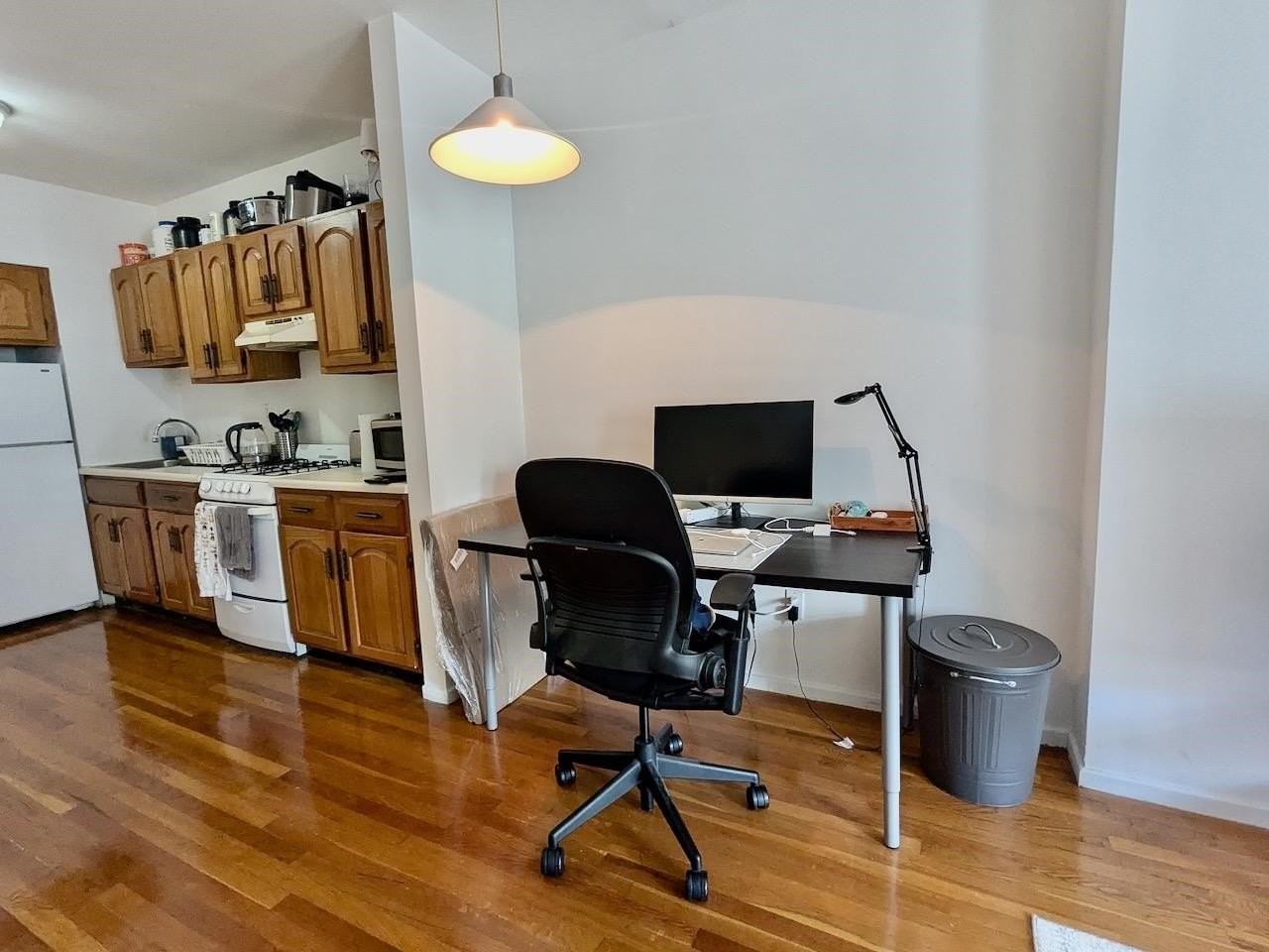 374 2nd St #4 - Photo 3 of 11