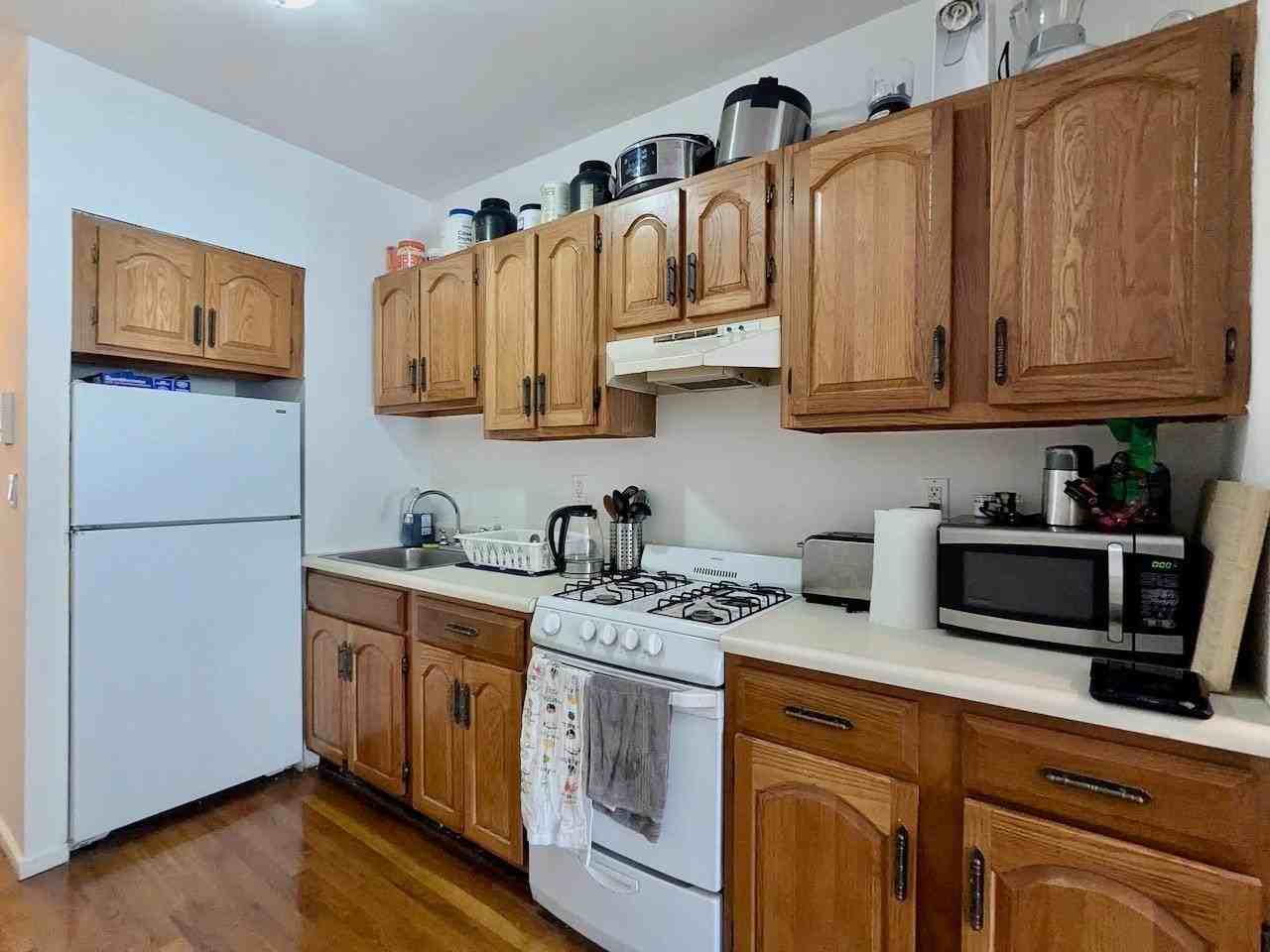 374 2nd St #4 - Photo 4 of 11