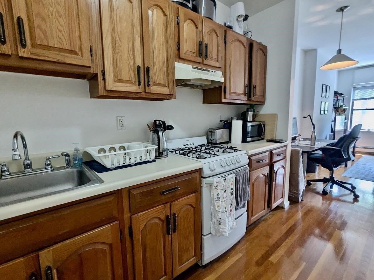 374 2nd St #4 - Photo 5 of 11