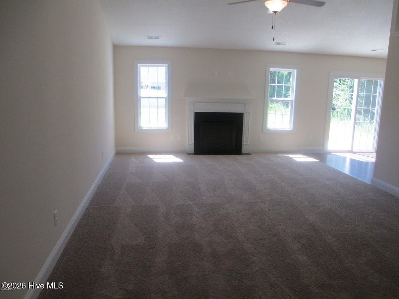 813 Fort Sumter Way - Photo 2 of 16