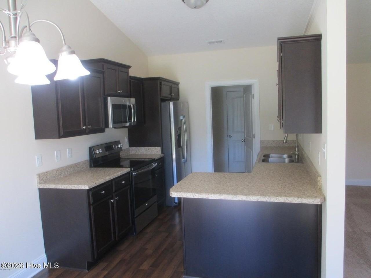 813 Fort Sumter Way - Photo 5 of 16