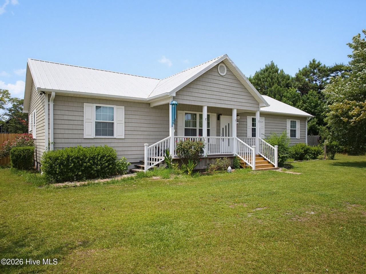 1211 Old Folkstone Rd - Photo 3 of 30