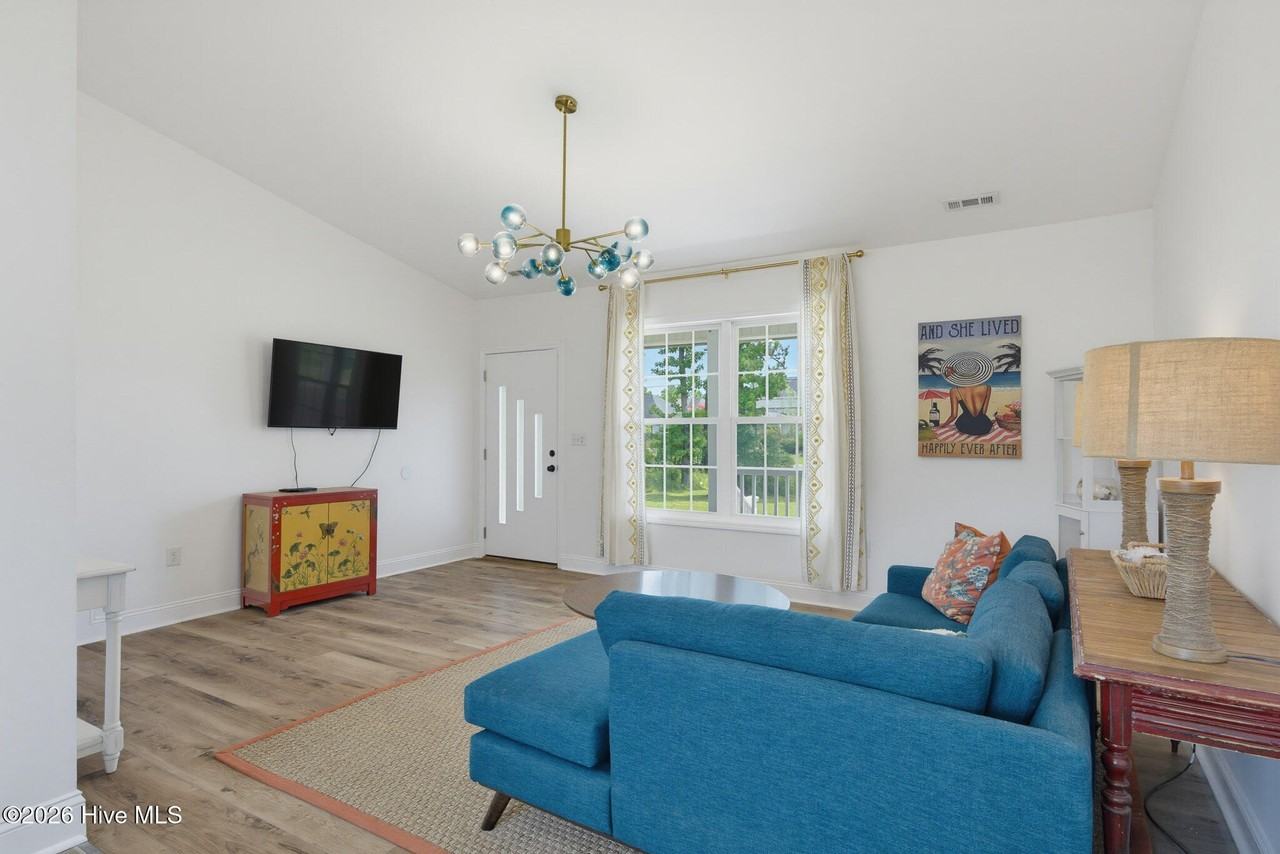 1211 Old Folkstone Rd - Photo 5 of 30