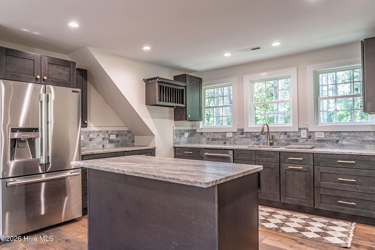 445 Brinkley Rd - Photo 2 of 32