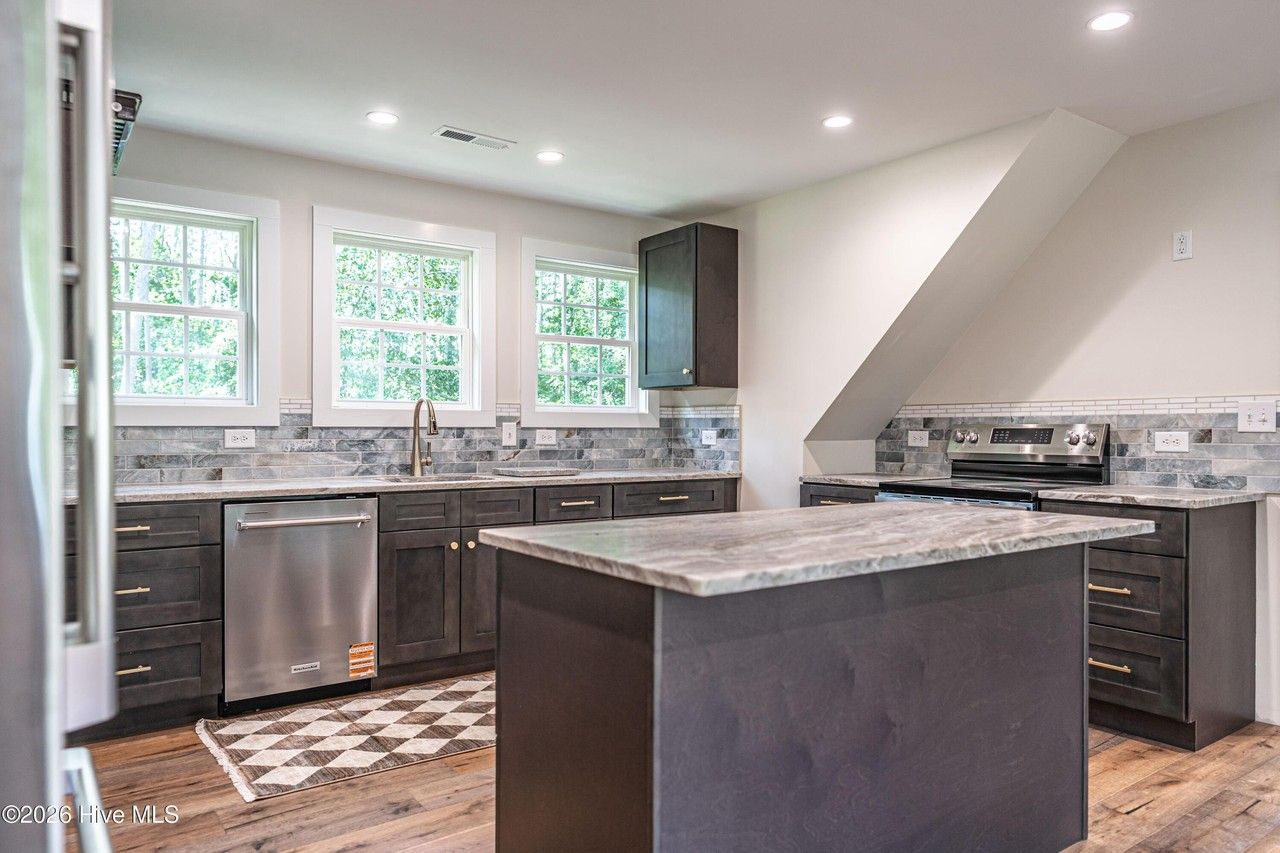 445 Brinkley Rd - Photo 4 of 32