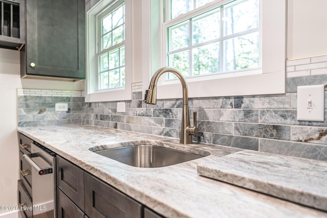 445 Brinkley Rd - Photo 6 of 32