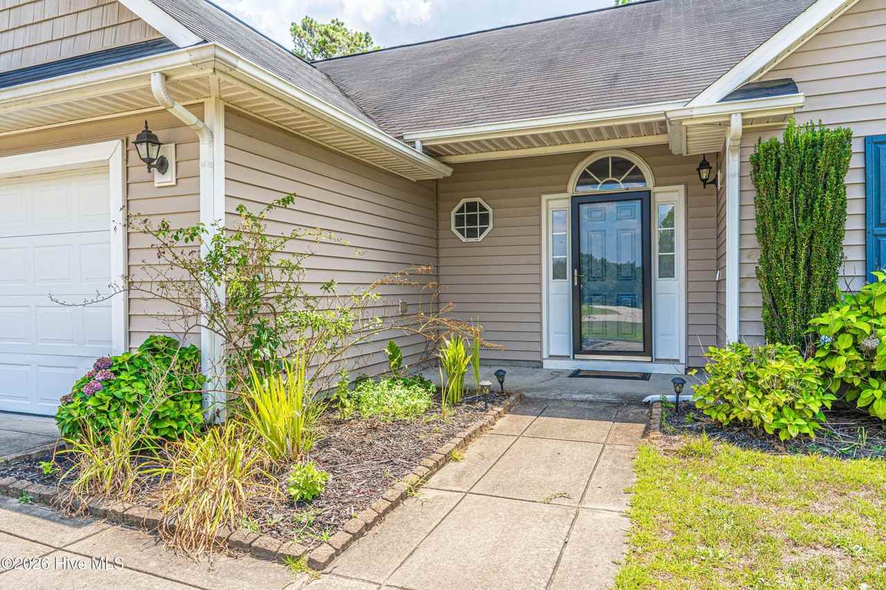 112 Holly Oak Cir - Photo 3 of 35