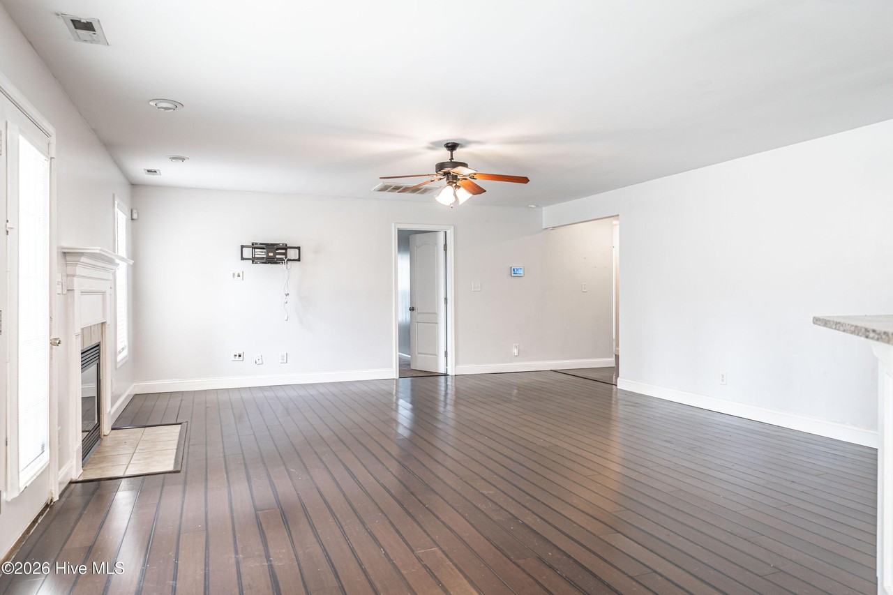 112 Holly Oak Cir - Photo 6 of 35