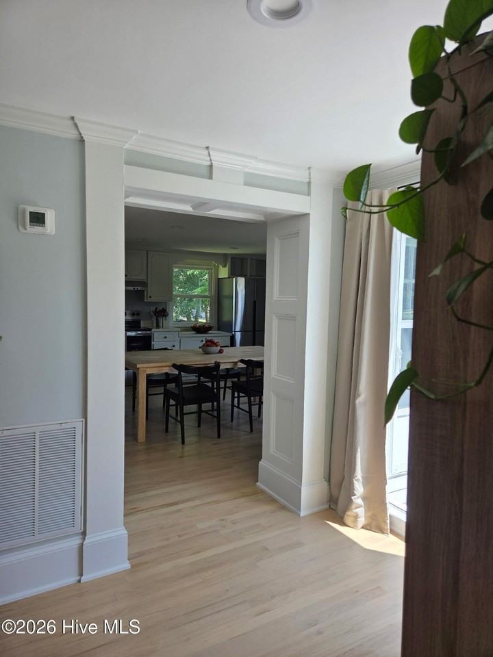 612 River Rd - Photo 4 of 20