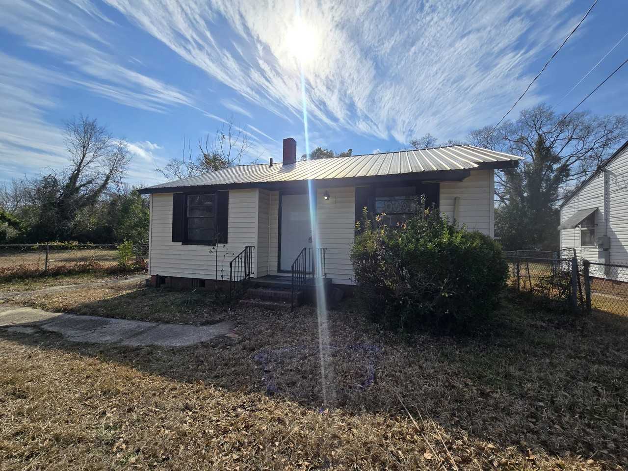 1520 Koger St - Photo 2 of 11
