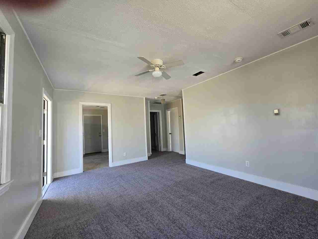 1520 Koger St - Photo 4 of 11