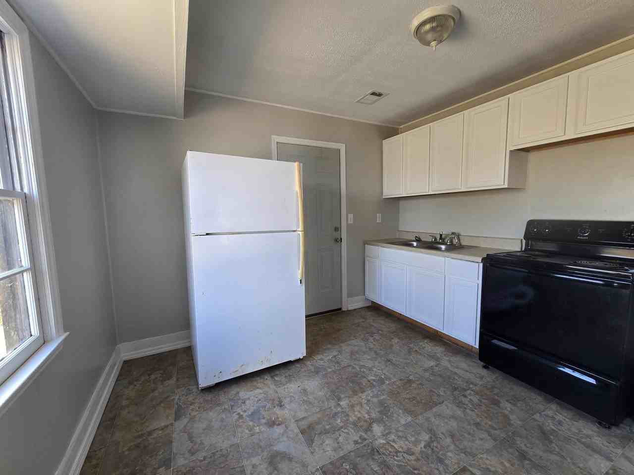 1520 Koger St - Photo 5 of 11