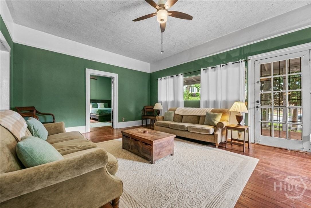 1455 E Broad St - Photo 4 of 34