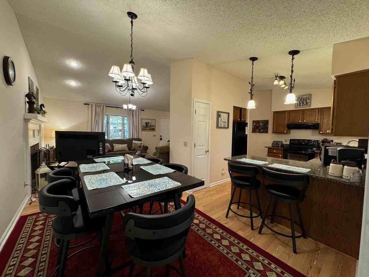 135 Inglewood Ct - Photo 3 of 29