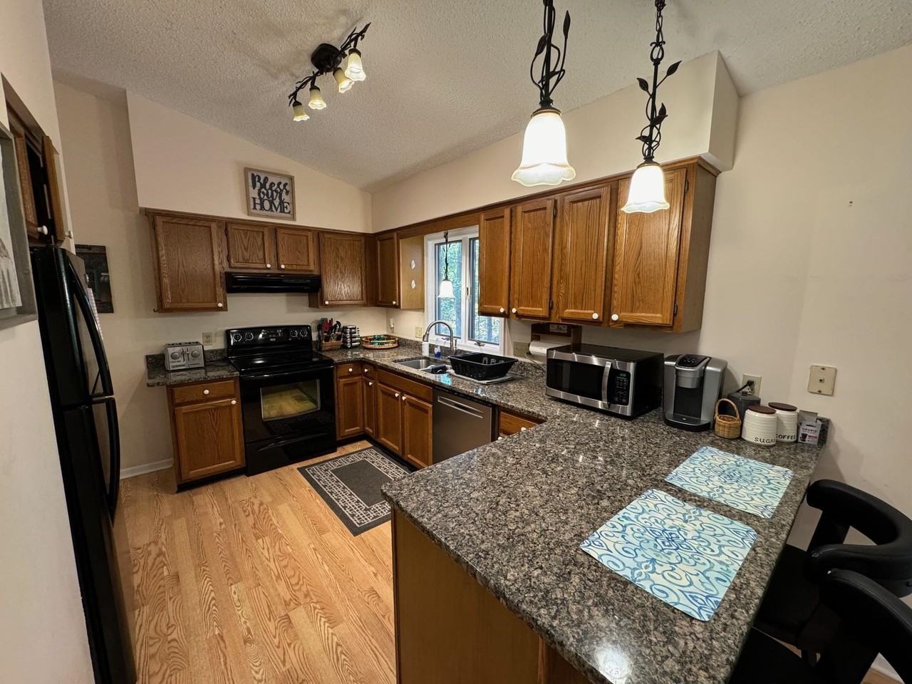 135 Inglewood Ct - Photo 4 of 29