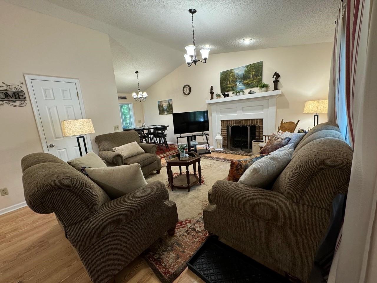 135 Inglewood Ct - Photo 6 of 29