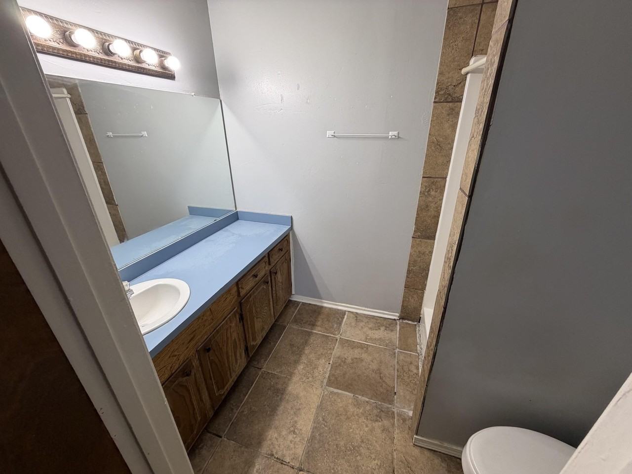 11 Dawn Cir Apt A - Photo 6 of 14