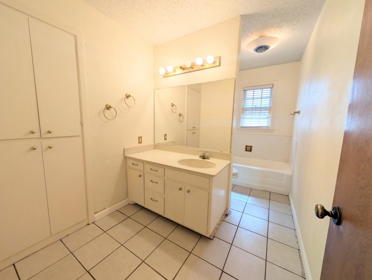 3021 67th St - Photo 5 of 9