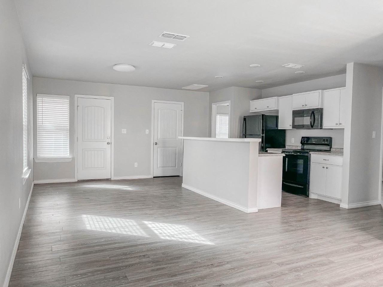 2406 Fir Ave - Photo 3 of 15