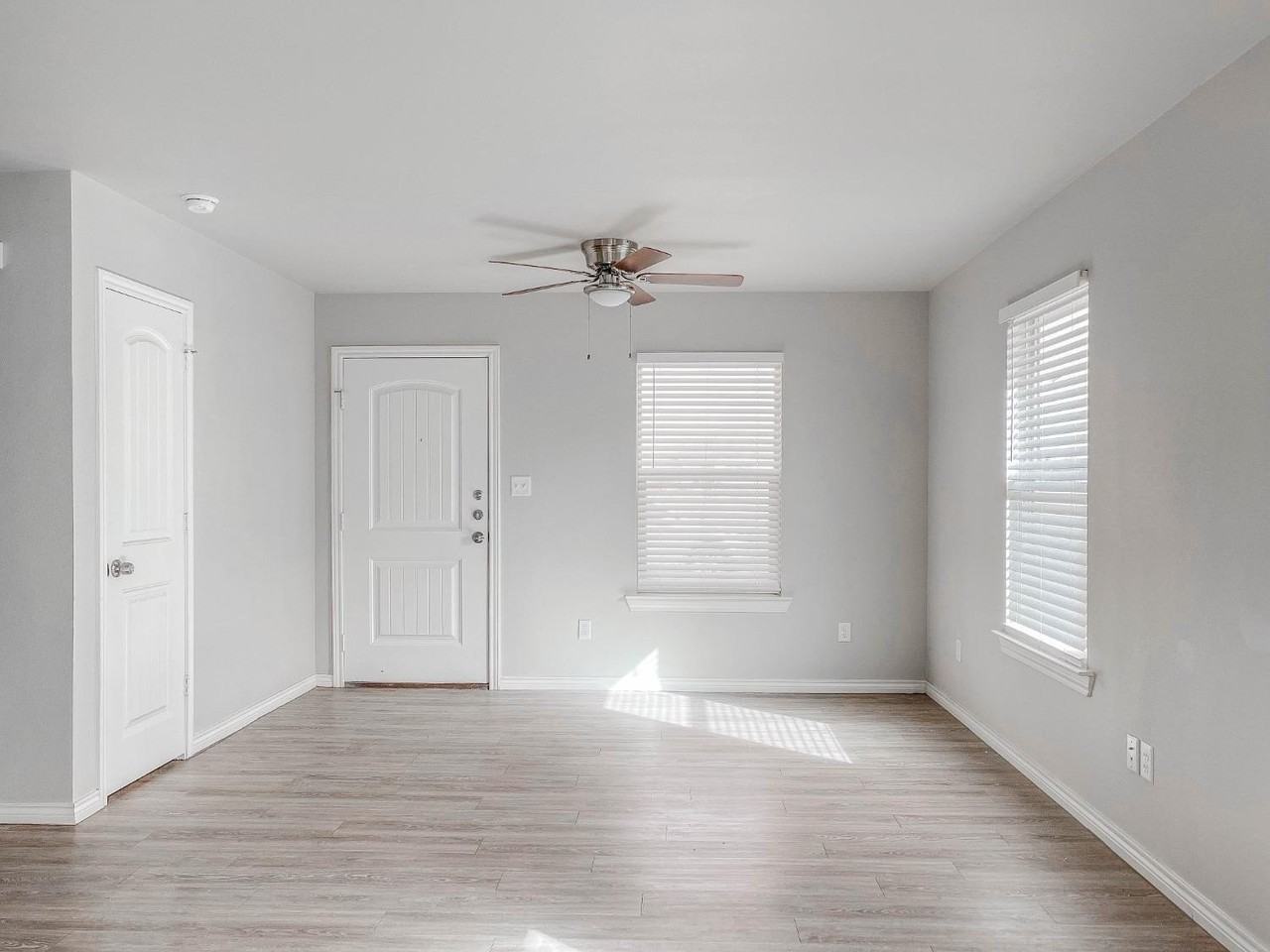 2406 Fir Ave - Photo 5 of 15