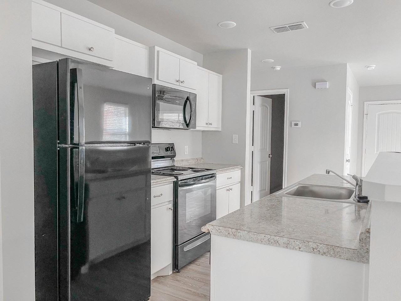 2406 Fir Ave - Photo 6 of 15